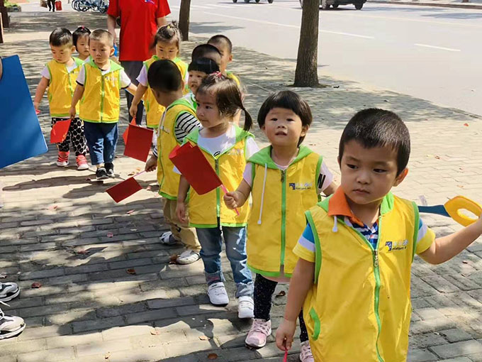 “向國旗敬禮、弘揚愛國精神”--記嬰智貝佳老閔行園兒童之家托管班國慶活動